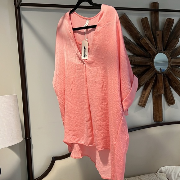 Pink V neck hi low top with cuff sleeves/ silk feel - Picture 2 of 2